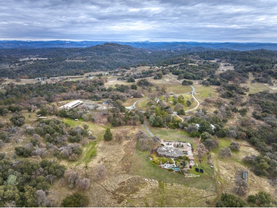 Breathtaking Views of this Luxury Farm